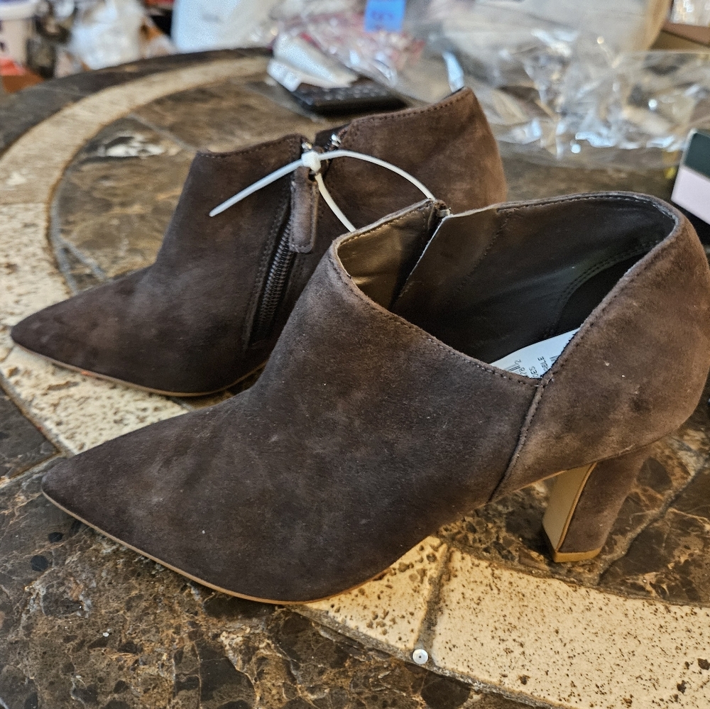 Cole Haan Vestry Pointed Toe Bootie in Dark Chocolate Suede Sz 5 MSRP $159 - Picture 3 of 9